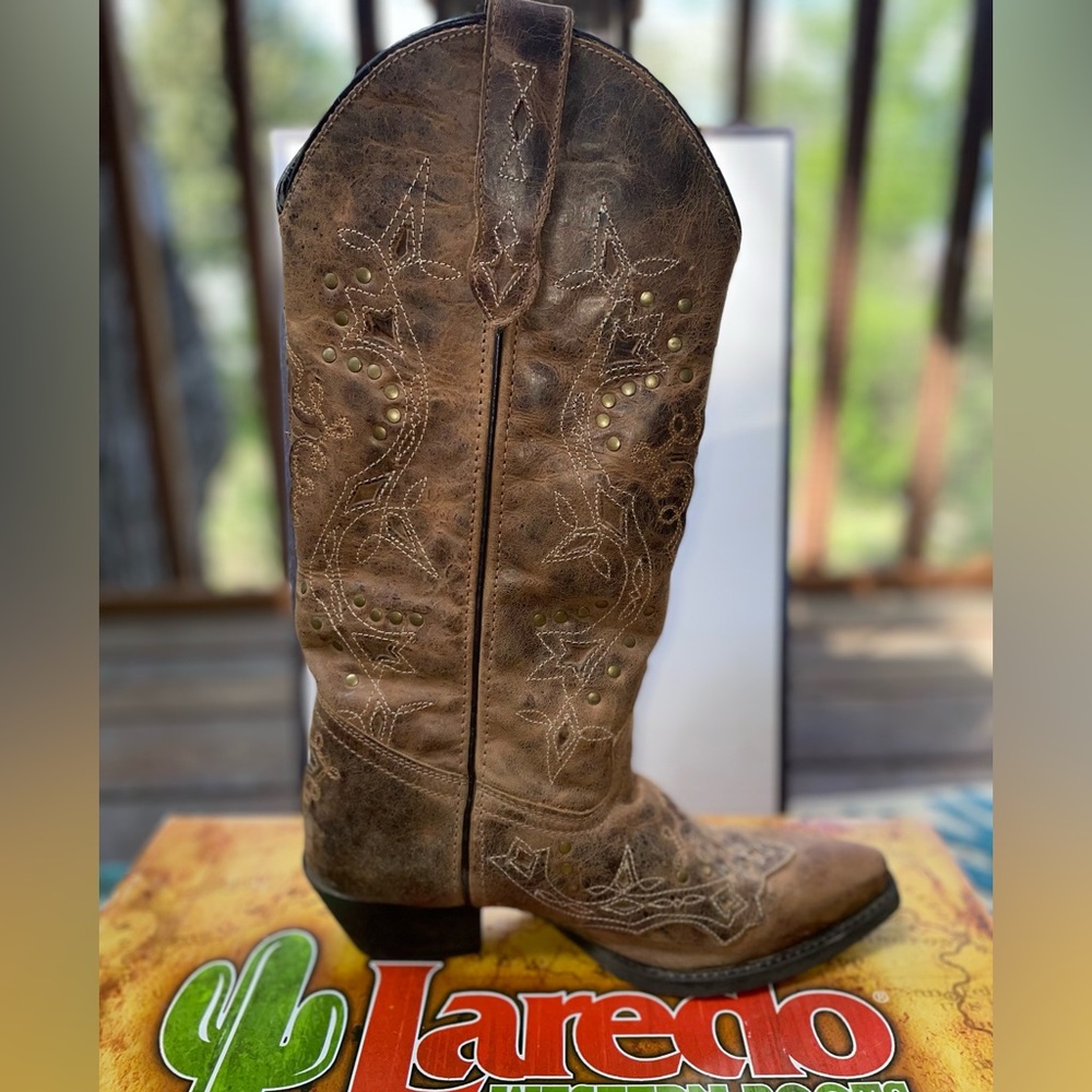 Laredo brown cowboy boots size 6.5